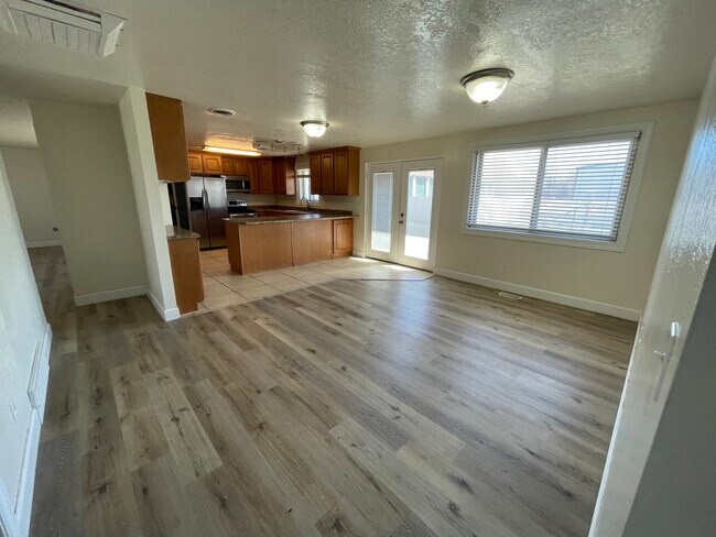 Building Photo - 250 N 360 W