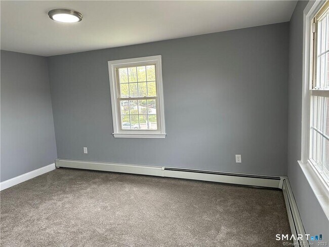 Building Photo - 12 Brewster Rd