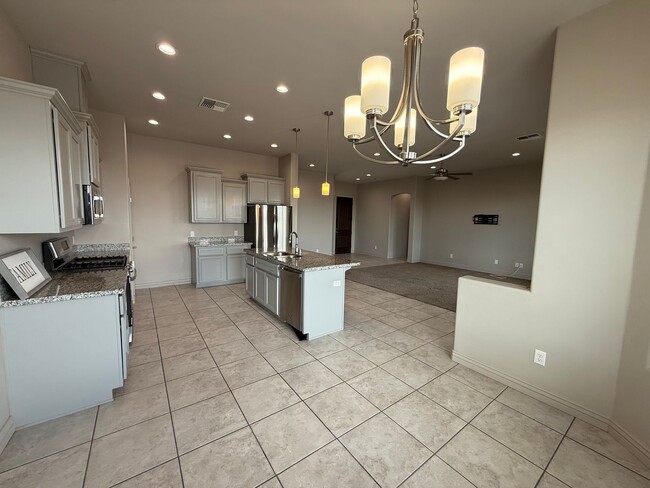 Building Photo - 4 Bedroom in Villa Chaparral!
