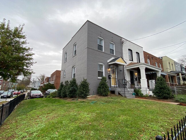 Building Photo - 1500 Howard Rd SE