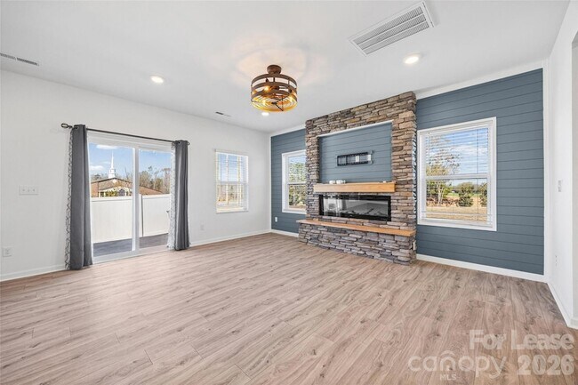 Building Photo - 512 Station St