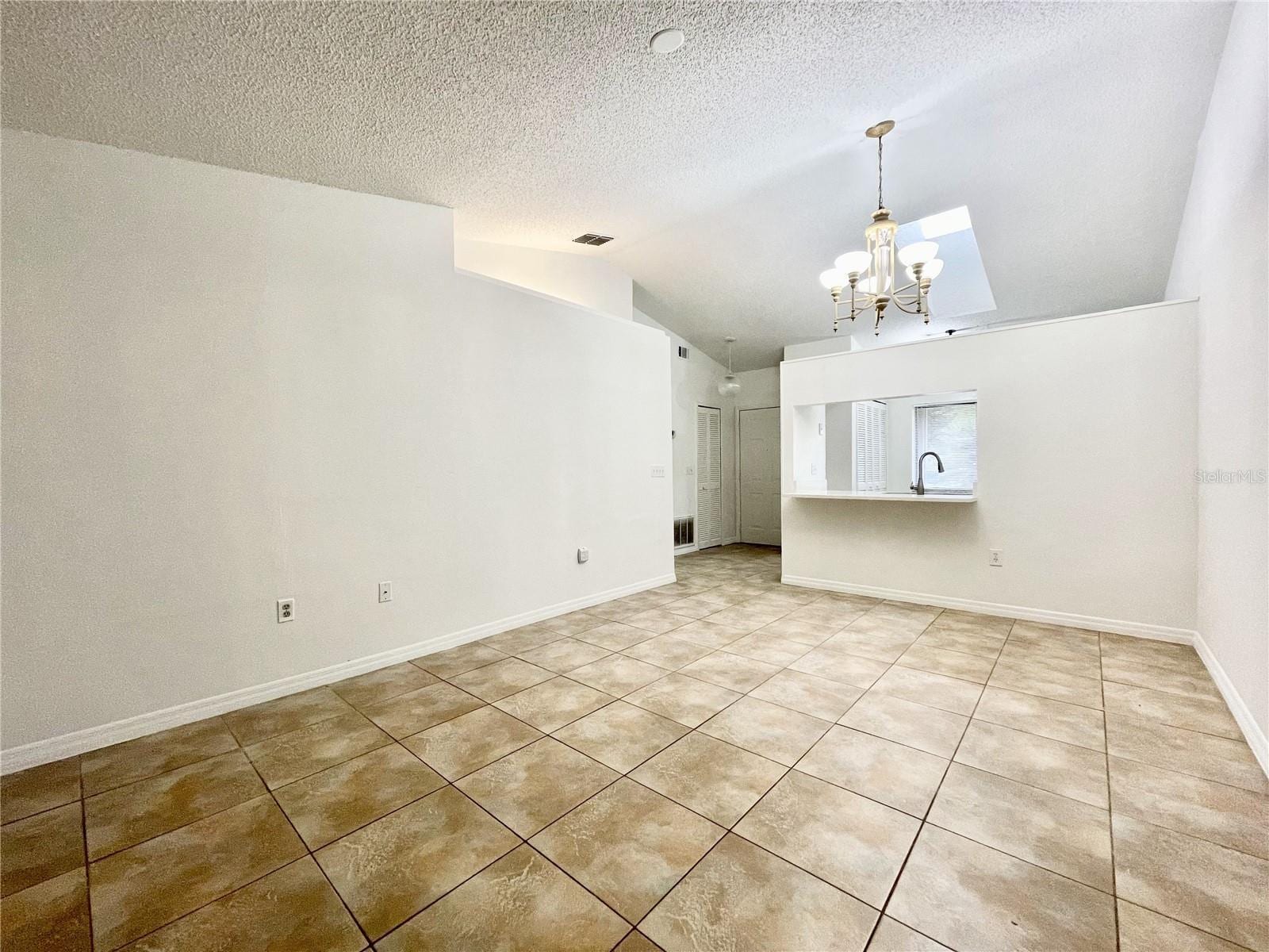 Building Photo - 9816 River Crest Ct