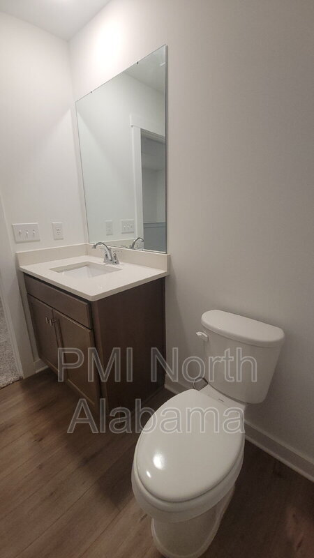 Building Photo - 7582 Discovery Pt Dr NW