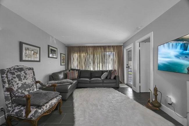 Building Photo - 203 Lake Carol Dr