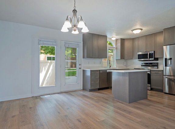 Building Photo - 9485 Fairway View Dr S