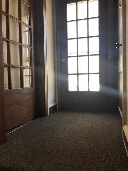 Building Photo - 1220 Hathaway Ave