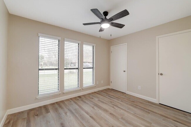 Building Photo - 602 Apache Trail