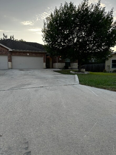 Building Photo - 3052 Pine Valley Dr