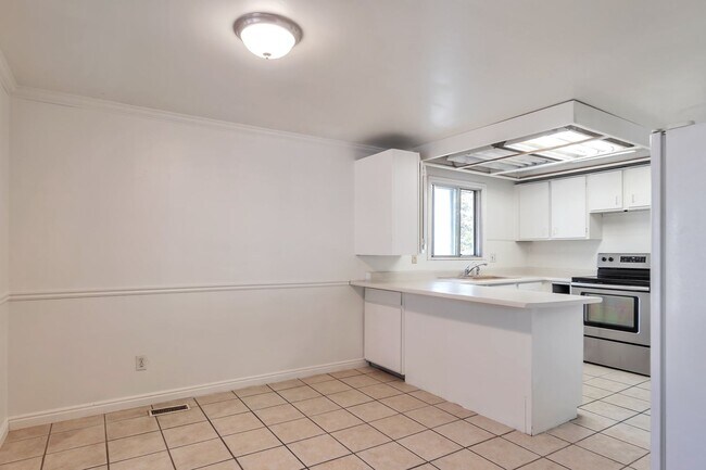 Building Photo - 3911 Lorna Dr.