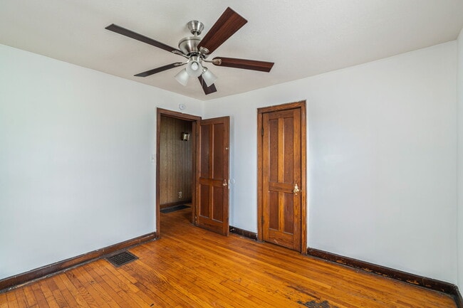 Building Photo - 1609 Dunbar St