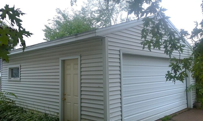 Building Photo - 1707 Emery St