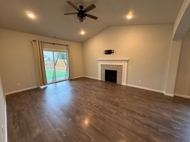 Building Photo - Charming 3-Bedroom Home