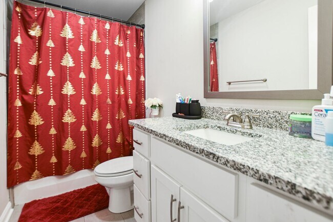 Building Photo - Pet Friendly Four Bedroom!