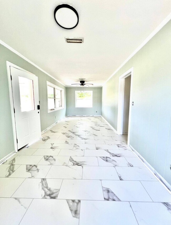 Building Photo - 1337 Broad St