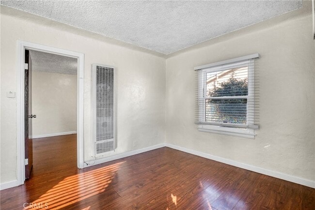 Building Photo - 959 W 17th St