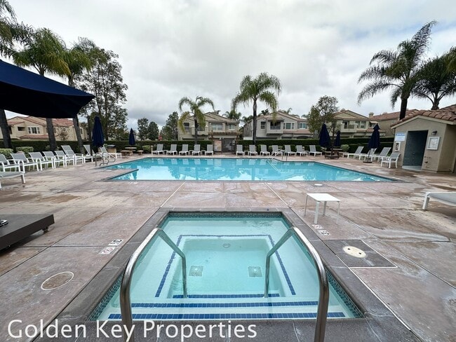 Building Photo - Move-in ready 2BR / 2BA townhome in San Marcos!