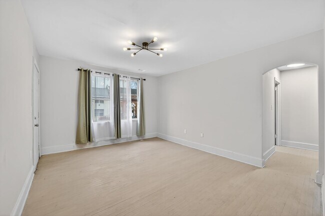 Building Photo - 1239 Penn St NE