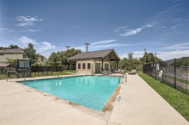 Building Photo - 701 Durness Dr