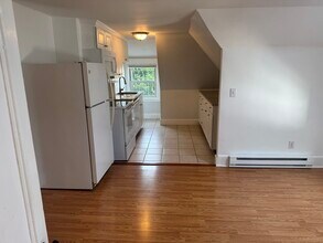 Building Photo - 32 Paul Revere Rd