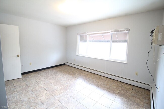 Building Photo - 356 E Duncan St