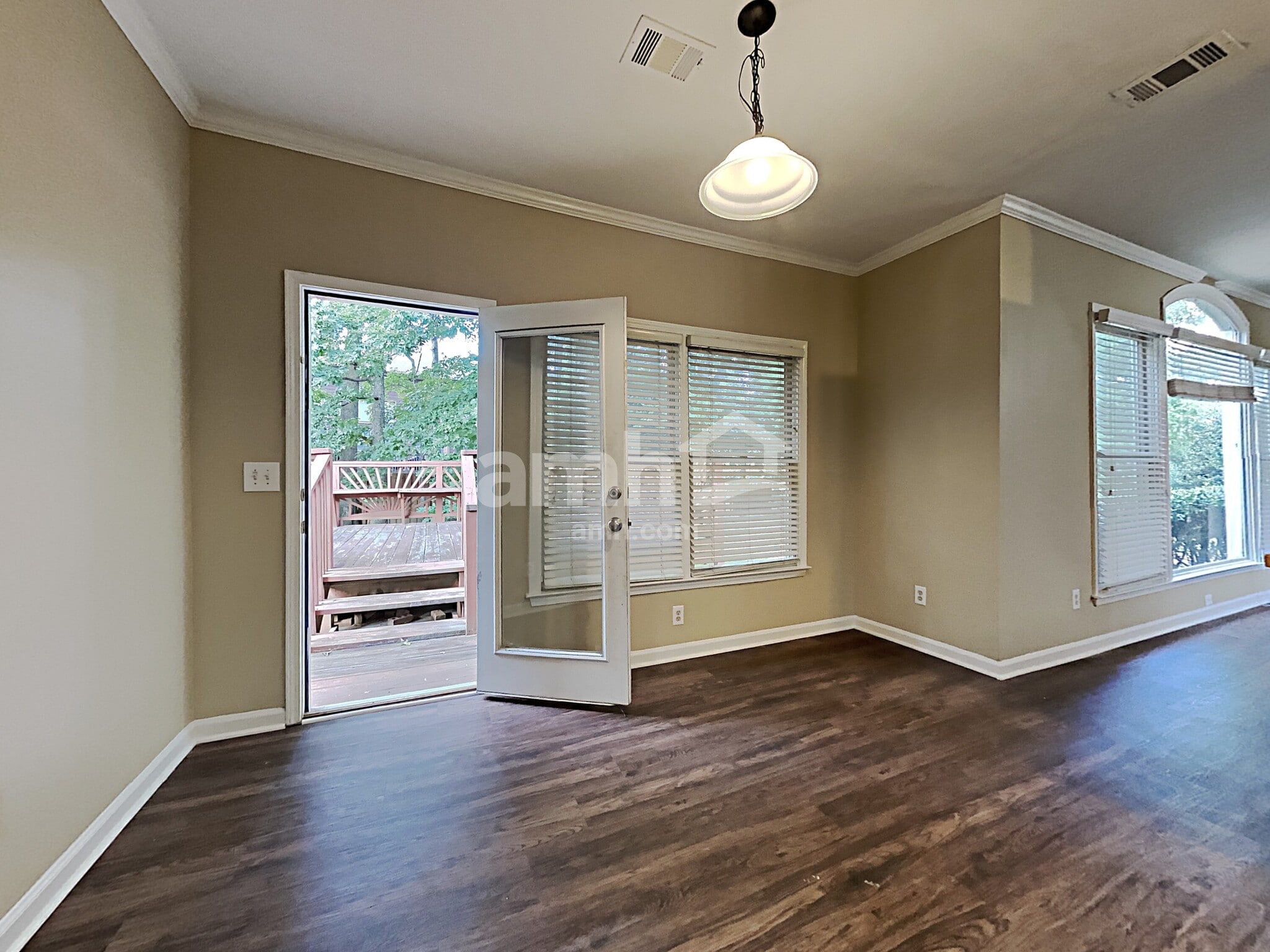 Building Photo - 2079 Sugar Springs Dr