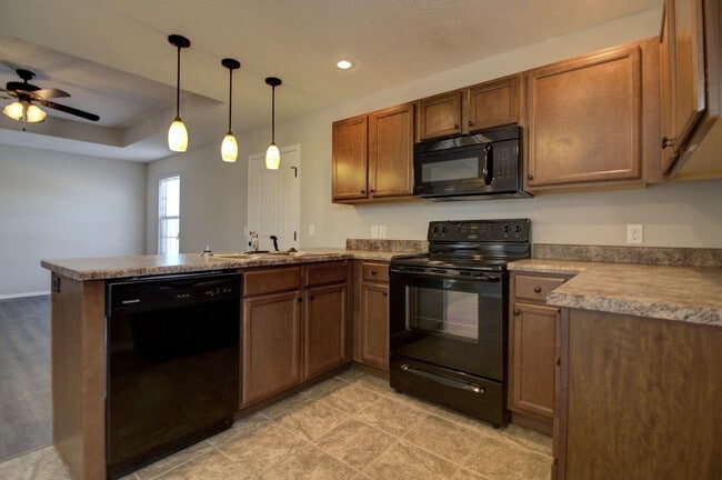 Building Photo - 3 Bedroom in Republic Schools!