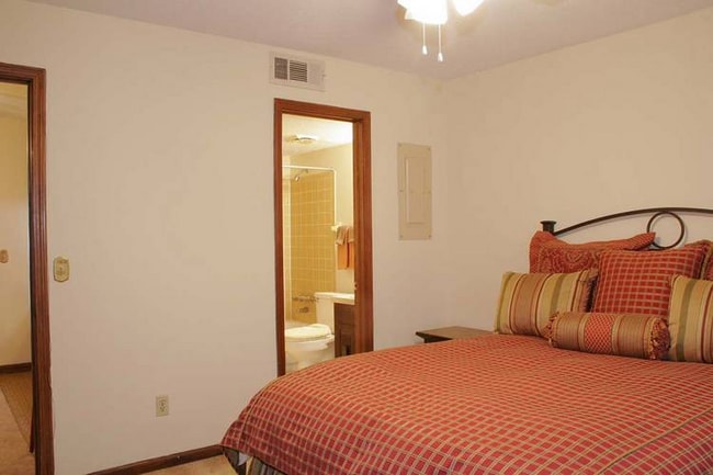 Building Photo - 200 Arbor Dr