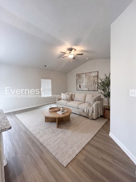 Building Photo - 124 Lightning Dr