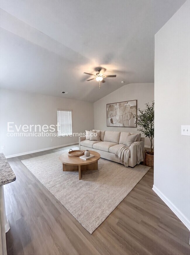 Building Photo - 3-Bedroom Home with Attached Garage / Pet-Friendly / Vouchers Accepted / Coming Soon!