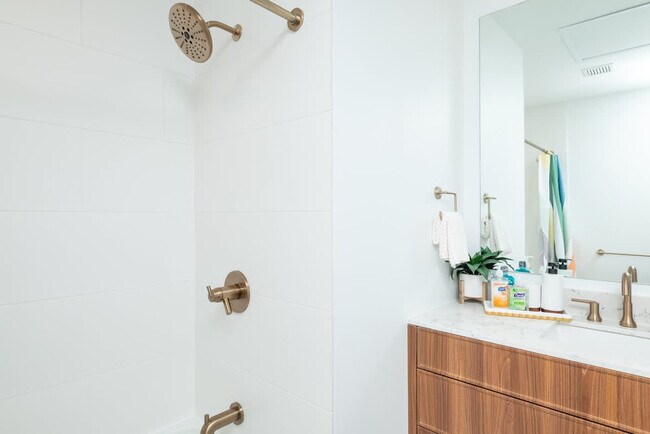 Building Photo - 212 Stuart St