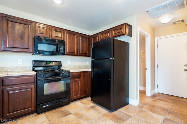 Building Photo - 830 Blushing Rose Pl