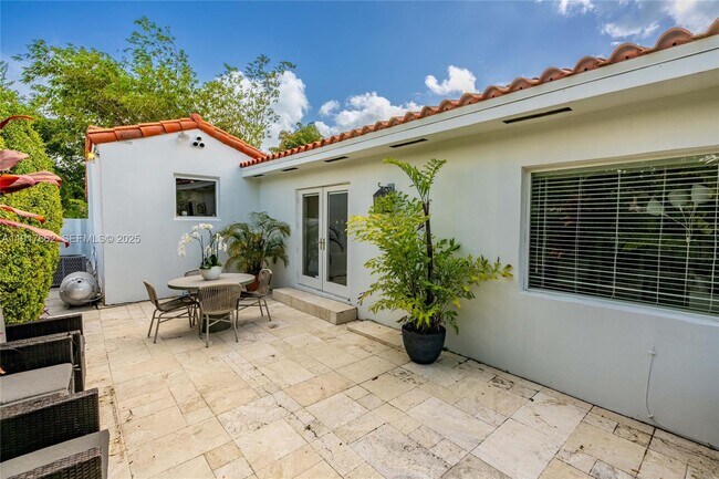 Building Photo - 1360 SW 16th St