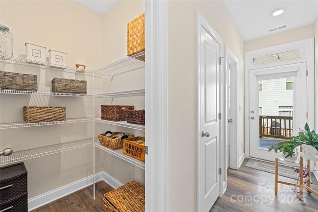 Building Photo - 10252 Glenmere Crk Cir
