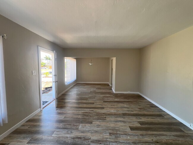 Building Photo - 2 Bedroom, 2 Bathroom Home