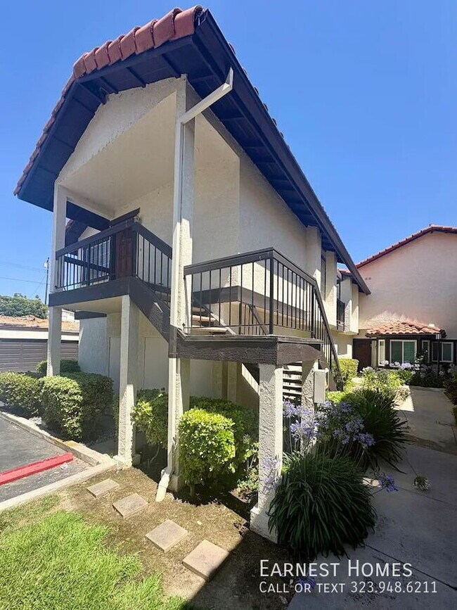 Building Photo - 5606 Las Virgenes Rd