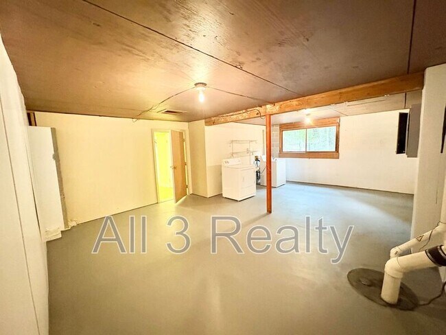 Building Photo - 435 Sherwood Rd