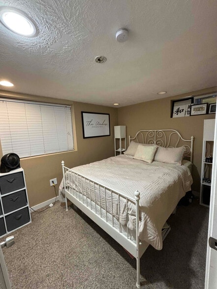 Building Photo - 1251 E 460 S St