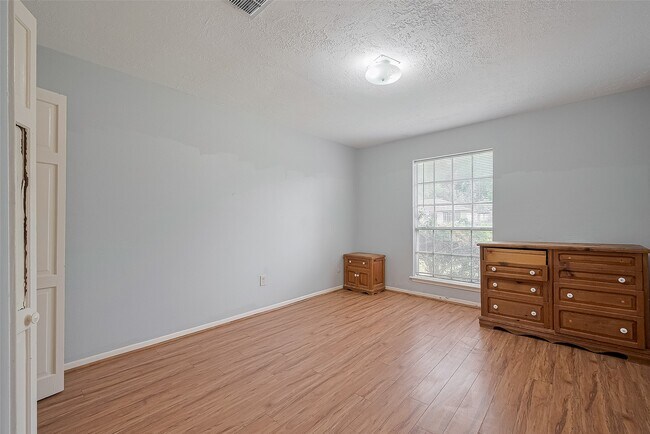 Building Photo - 9403 Vickijohn Dr