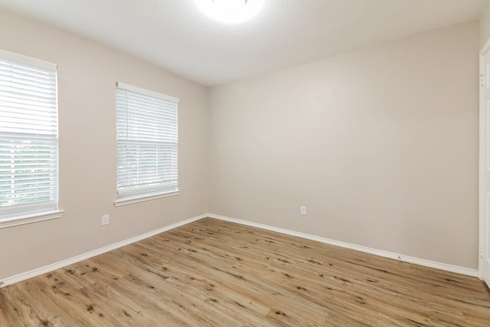 Building Photo - 327 Stately Oak Ln