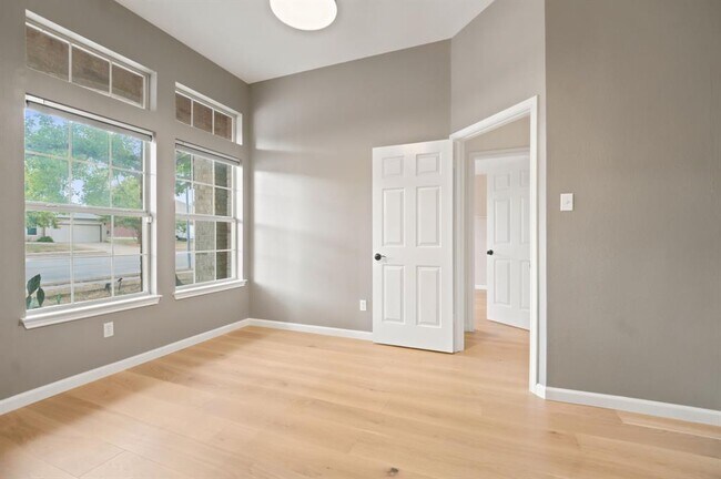 Building Photo - 1319 Rocky Creek Dr