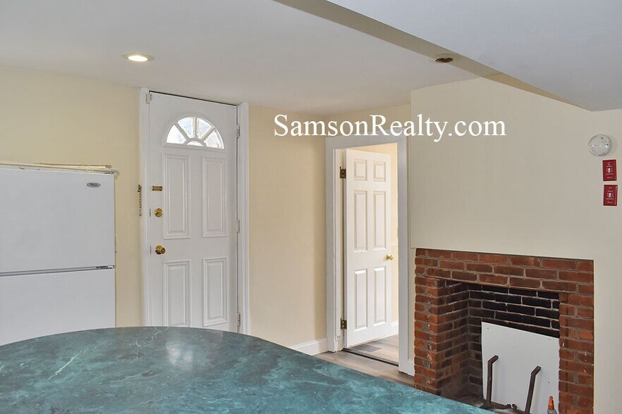 Building Photo - 298 Hope St