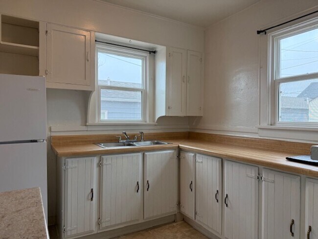 Building Photo - Thirteenth 2104 &amp; 2102