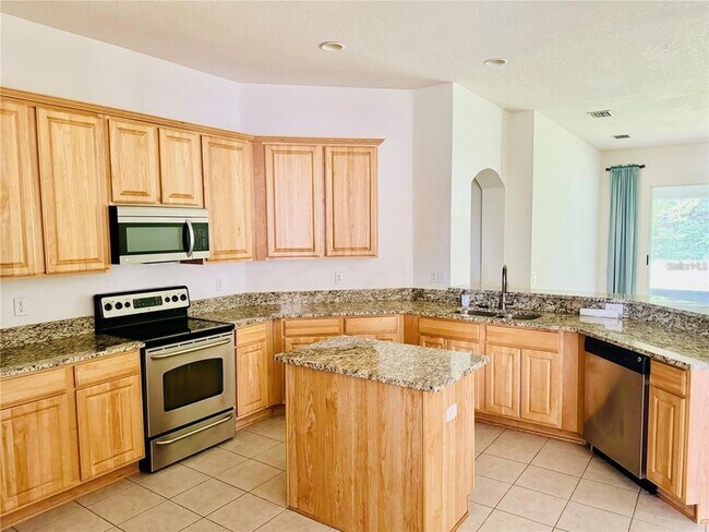 Building Photo - 7346 Crescent Palm Dr