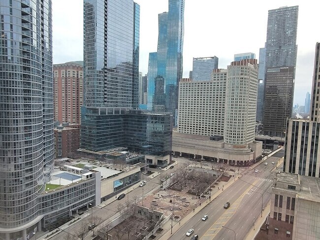 Building Photo - 240 E Illinois St