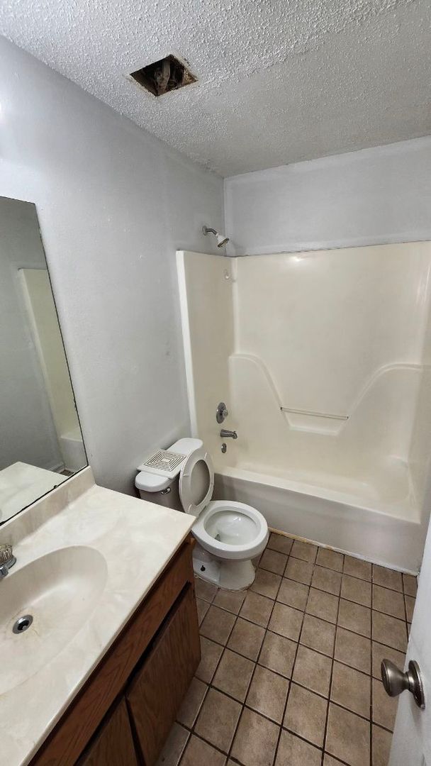 Building Photo - Gulfport 3 Bedroom