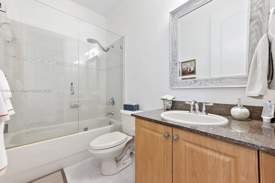 Building Photo - 924 SW 146th Ter