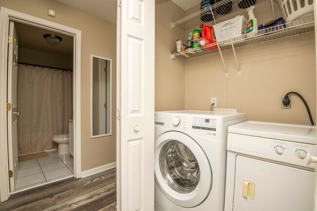 Building Photo - Knoxville 37916 - 3 bedroom, 2 bath condo in UT area, Short term rental considered @ $3400 a mont...