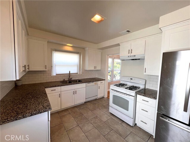 Building Photo - 5618 Fallsgrove St