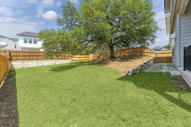 Building Photo - 806 Dayton Dr