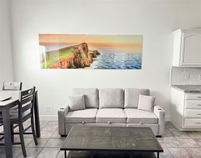 Primary Photo - 123 6th St